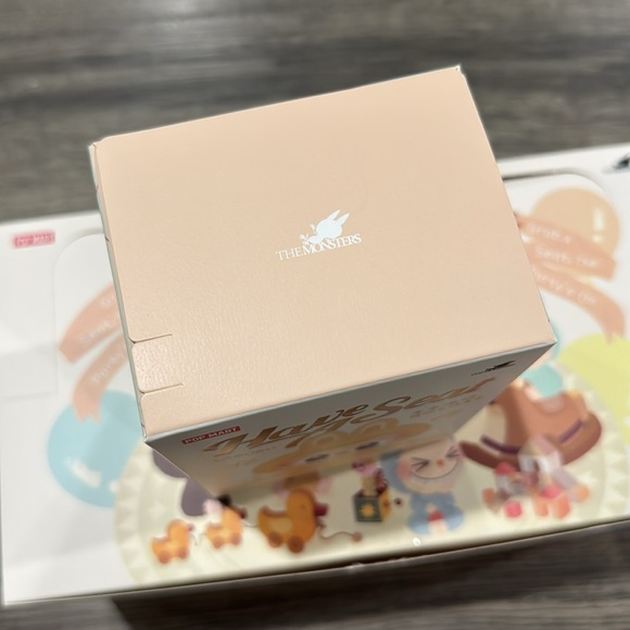 Pop Mart Have A Seat “Sisi” - Picture 6 of 7